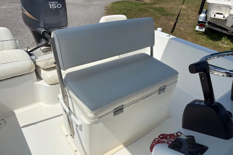 Slide: The Image of 2005 Sea Pro 190 Center Console boat interior with Yamaha 150 engine. - 13
