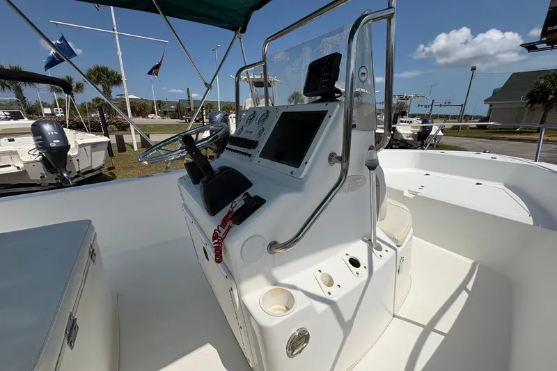 Slide: The Image of 2005 Sea Pro 190 Center Console boat interior with steering wheel and control panel. - 18