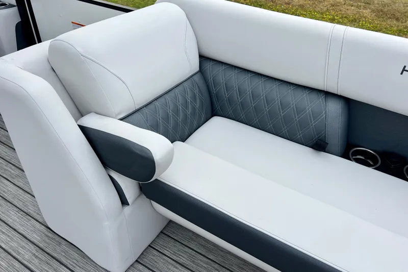 Slide: The Image of Luxurious seating in Harris Sunliner 230, model 2025. - 10