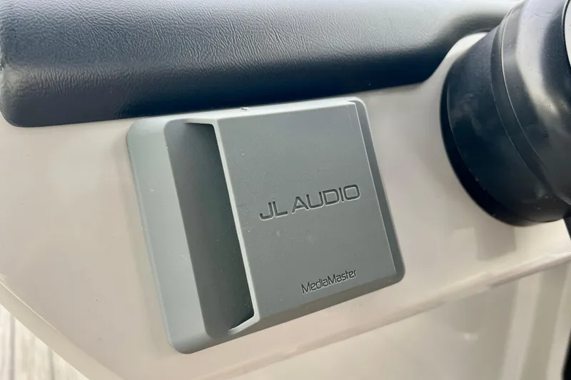 Slide: The Image of JL Audio MediaMaster on Harris Sunliner 230, year 2025. - 15