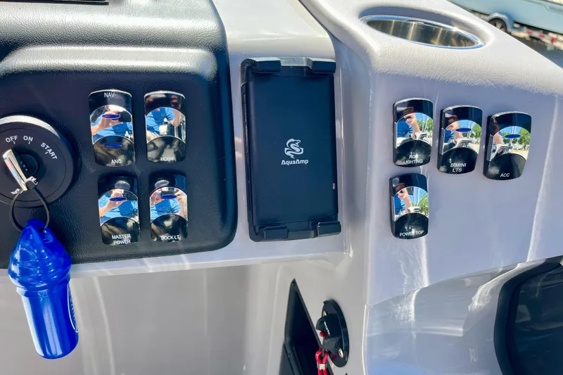 Slide: The Image of Dashboard of Harris Sunliner 210 boat, model 2025. - 16