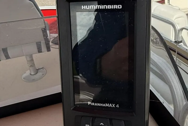 Slide: The Image of Humminbird PiranhaMAX 4 fish finder on 2014 Sun Tracker Bass Buggy 18 DLX boat. - 10