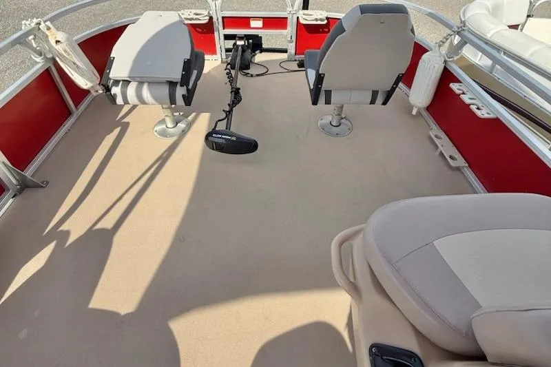 Slide: The Image of 2014 Sun Tracker Bass Buggy 18 DLX pontoon boat interior with seating and trolling motor. - 7