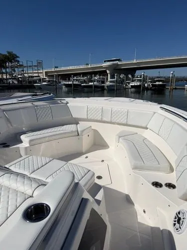 Slide: The Image of 2023 Pursuit S 428 Sport - Image 15 - 15