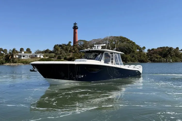 Slide: The Image of 2023 Pursuit S 428 Sport - Image 6 - 6