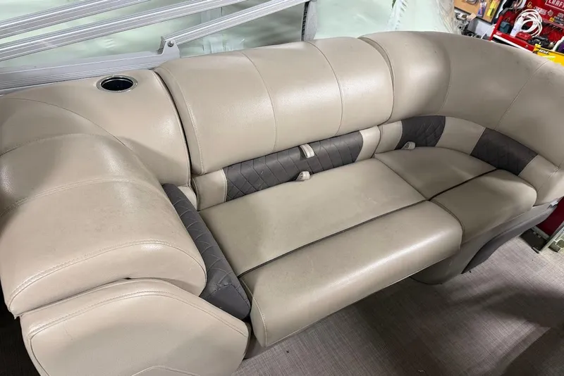 Slide: The Image of Beige and gray seating on 2022 SUNTRACKER 22 DLX boat, featuring cup holder and quilted accents. - 15