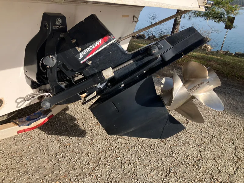 Slide: The Image of 2004 Hurricane 201 GS boat motor with Mercury drive. - 8