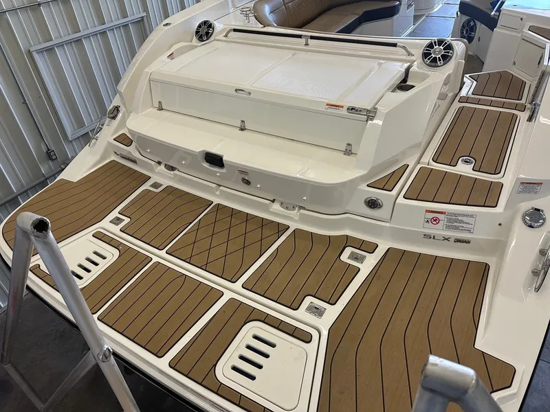 Slide: The Image of Sea Ray SLX 350 2024 - 14