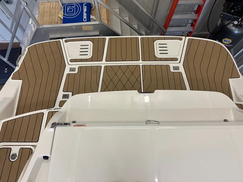 Slide: The Image of Sea Ray SLX 350 2024 - 15