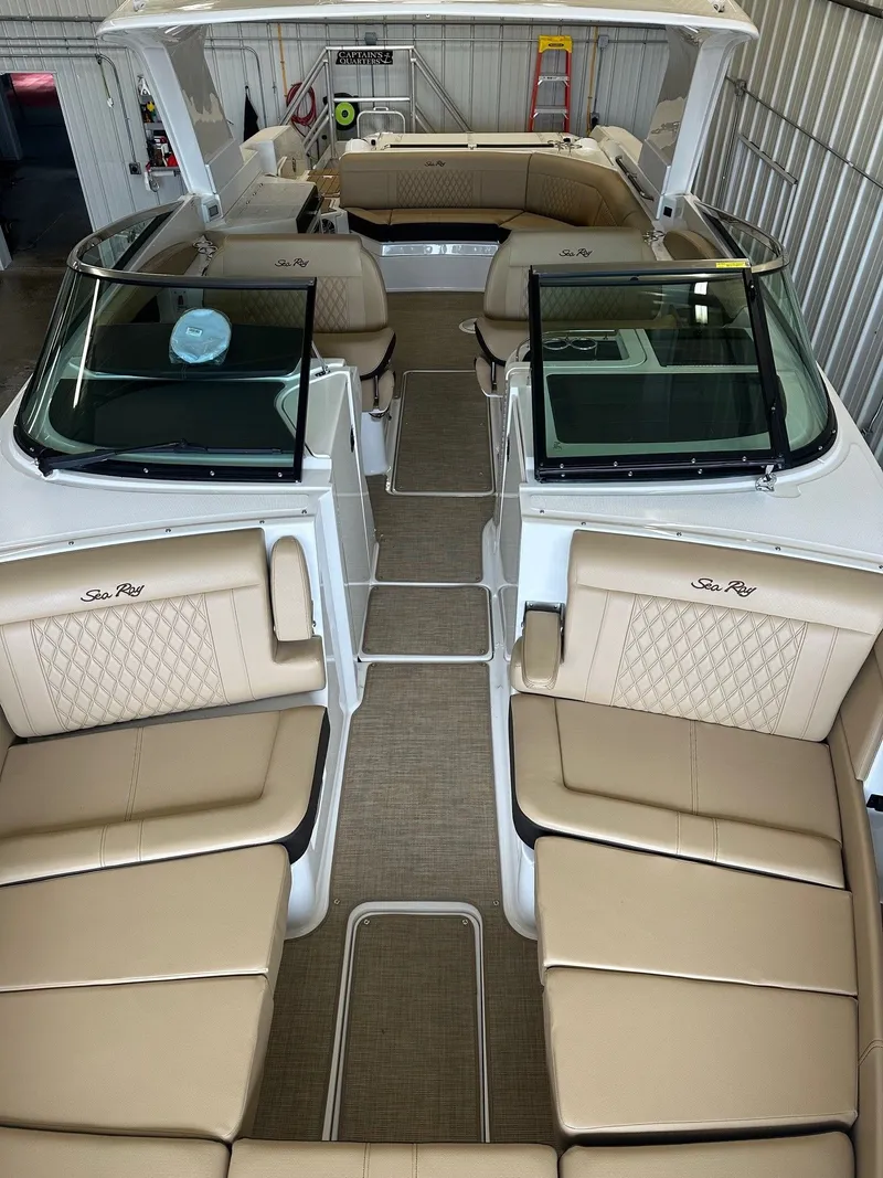 Slide: The Image of Sea Ray SLX 350 2024 - 17