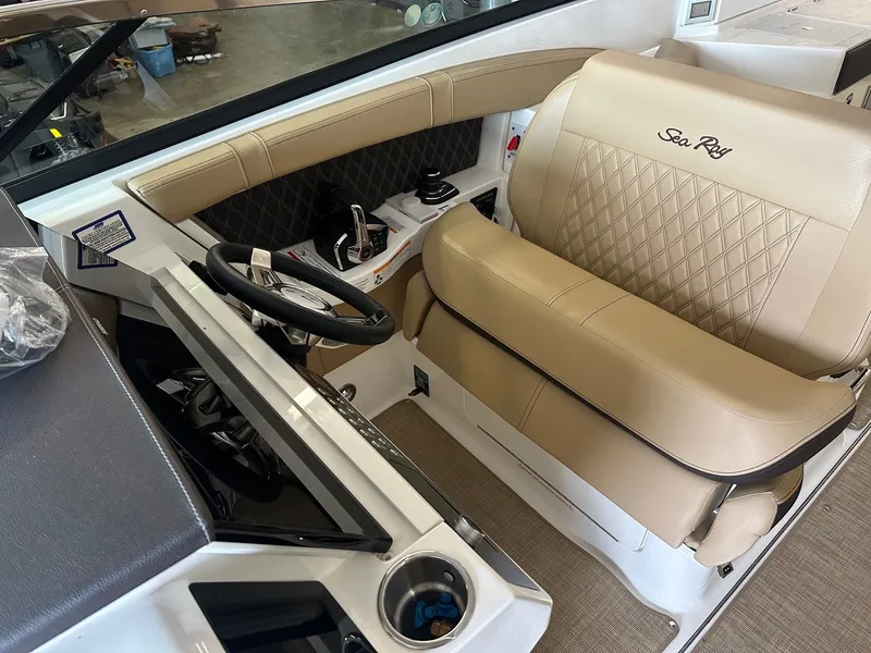 Slide: The Image of Sea Ray SLX 350 2024 - 20