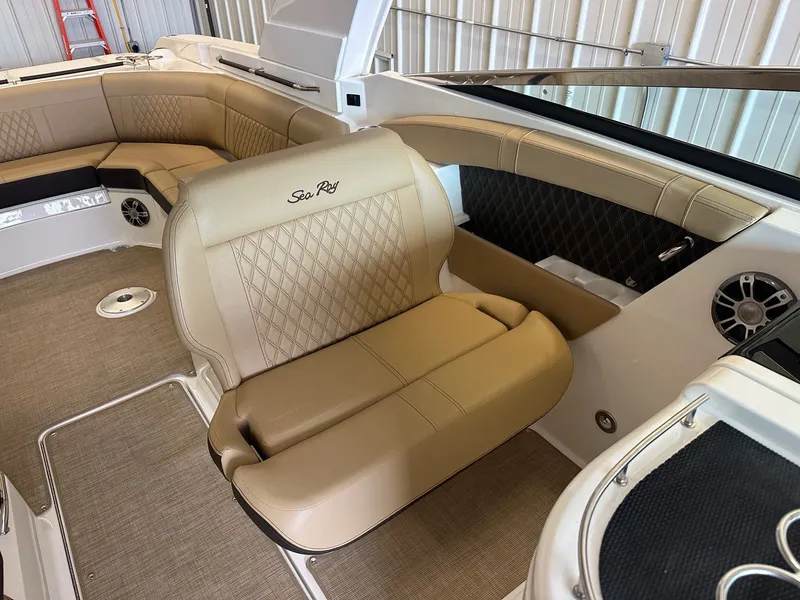 Slide: The Image of Sea Ray SLX 350 2024 - 21