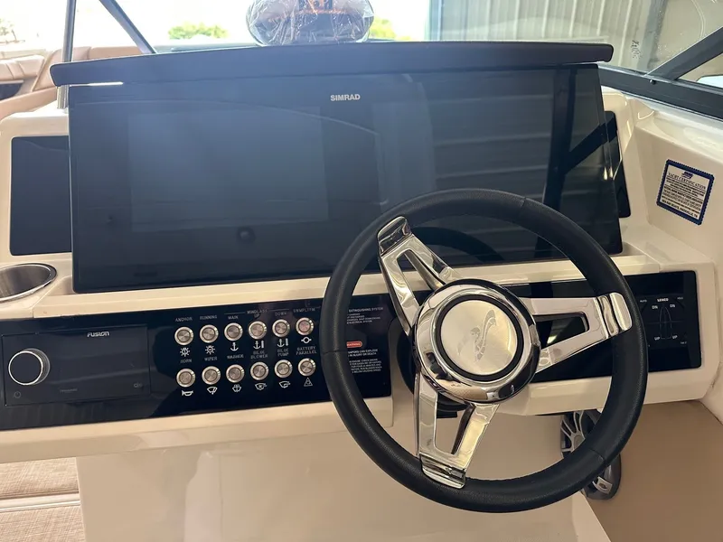 Slide: The Image of Sea Ray SLX 350 2024 - 25