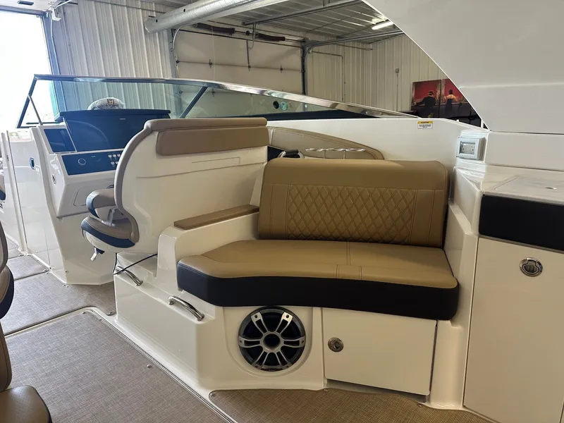 Slide: The Image of Sea Ray SLX 350 2024 - 29