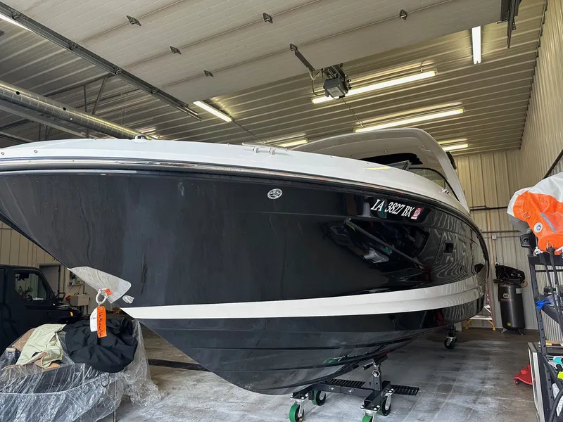 Slide: The Image of Sea Ray SLX 350 2024 - 3