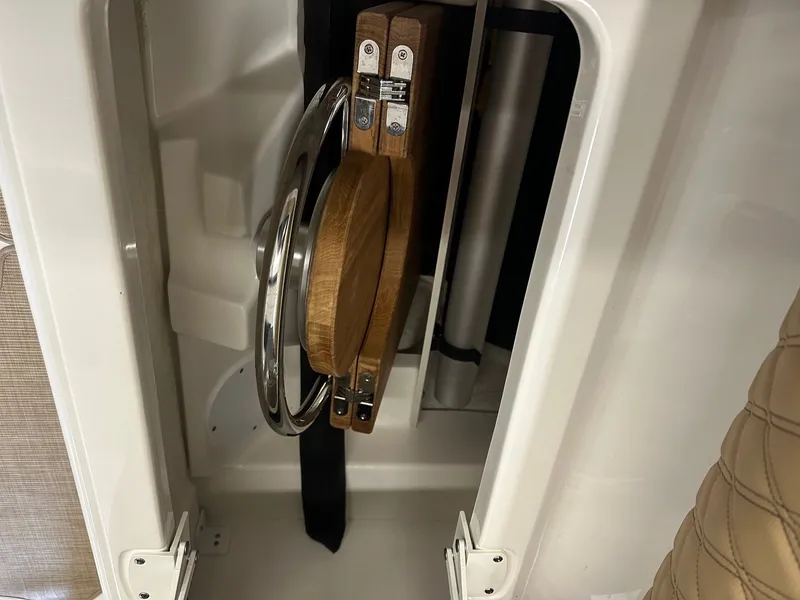 Slide: The Image of Sea Ray SLX 350 2024 - 32