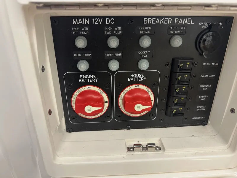 Slide: The Image of Sea Ray SLX 350 2024 - 39