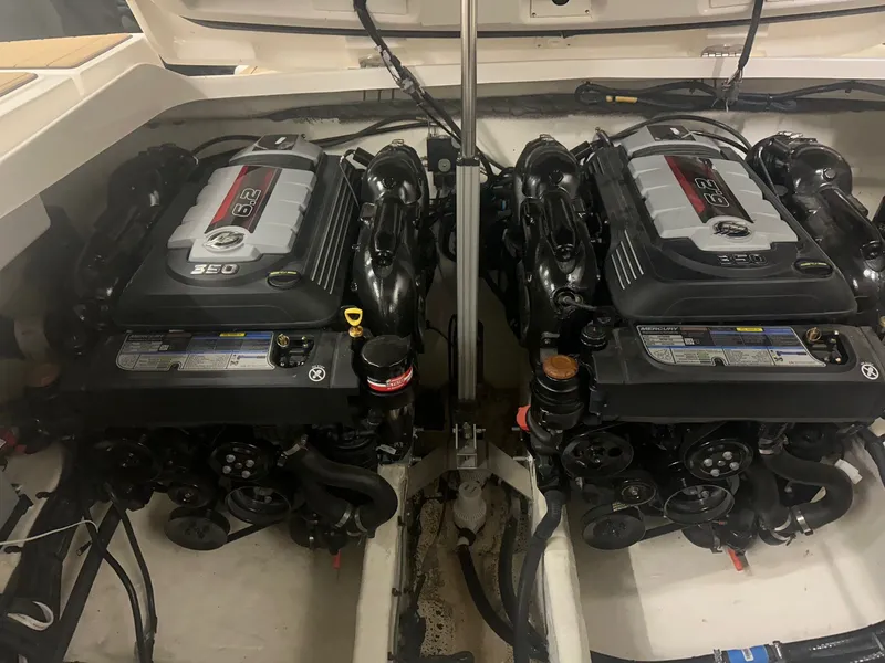 Slide: The Image of Sea Ray SLX 350 2024 - 40