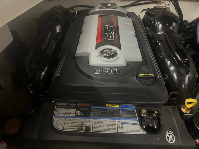 Slide: The Image of Sea Ray SLX 350 2024 - 42