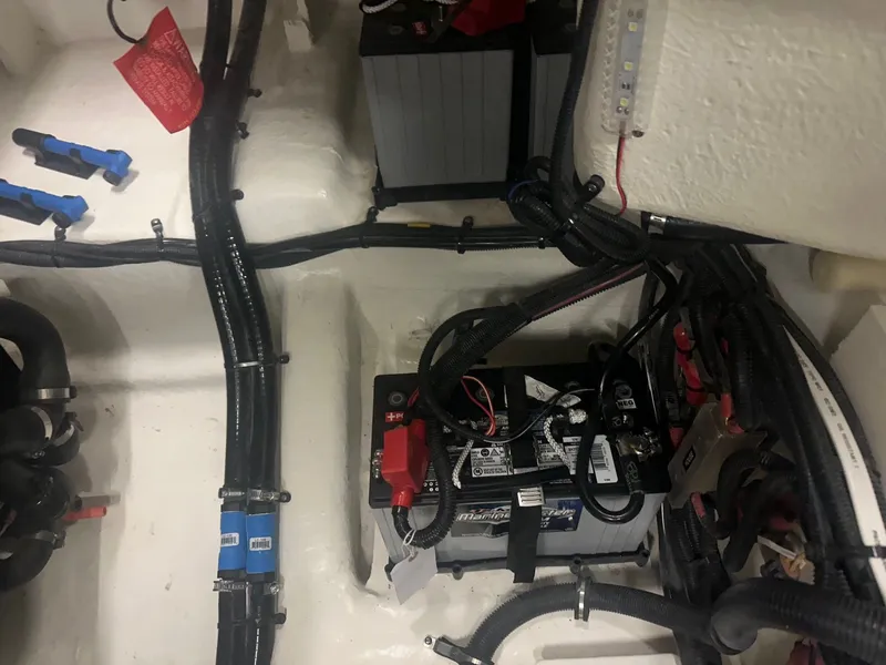 Slide: The Image of Sea Ray SLX 350 2024 - 43