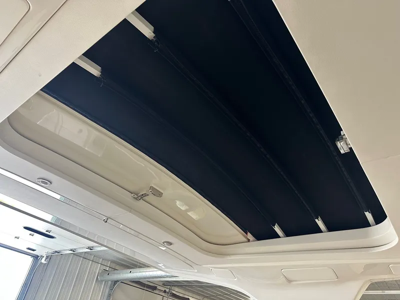 Slide: The Image of Sea Ray SLX 350 2024 - 5