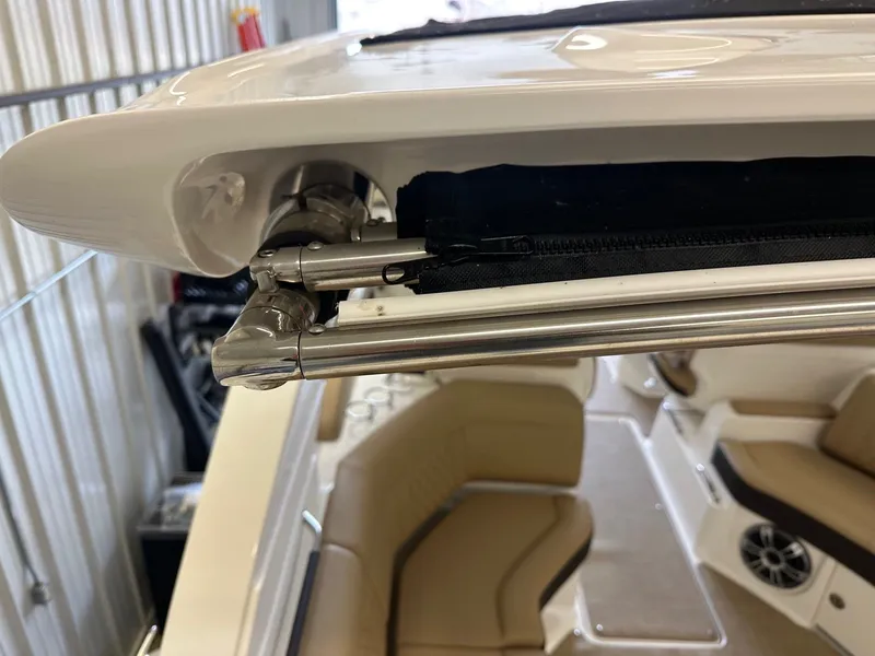 Slide: The Image of Sea Ray SLX 350 2024 - 7