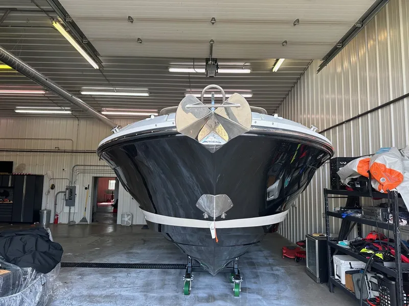 Slide: The Image of Sea Ray SLX 350 2024 - 9