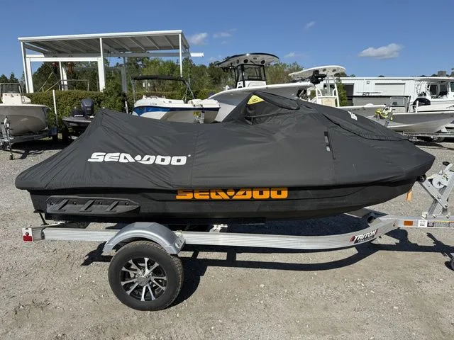 Slide: The Image of Sea-Doo Wake 2025 - 7