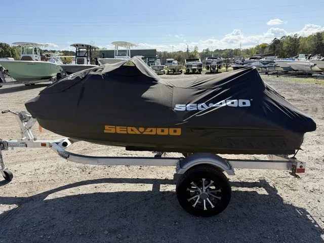 Slide: The Image of Sea-Doo Wake 2025 - 8