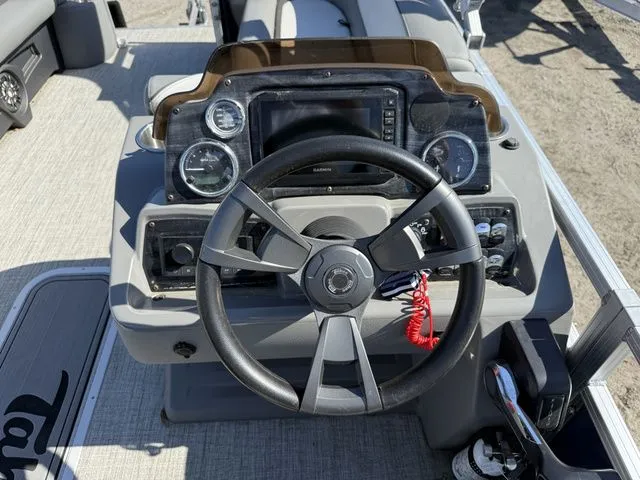 Slide: The Image of Tahoe Sport Rear Fish 23' 2022 - 10