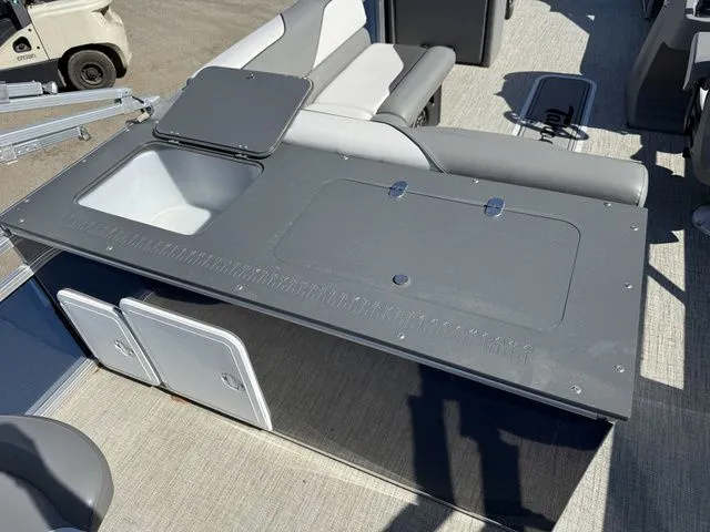 Slide: The Image of Tahoe Sport Rear Fish 23' 2022 - 13