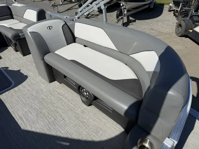 Slide: The Image of Tahoe Sport Rear Fish 23' 2022 - 6