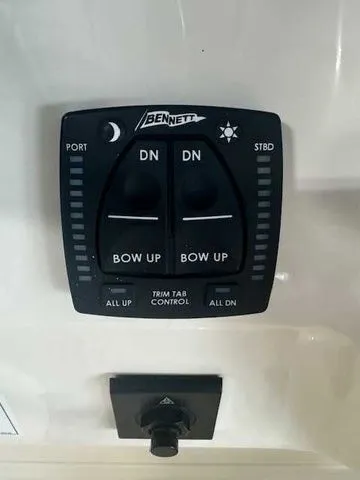 Slide: The Image of Grady-White Fisherman 180 2025 - 14