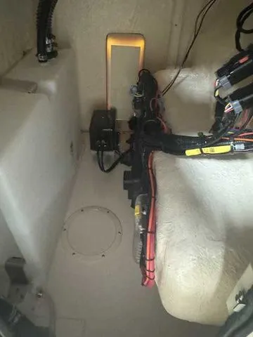 Slide: The Image of Grady-White Fisherman 180 2025 - 18