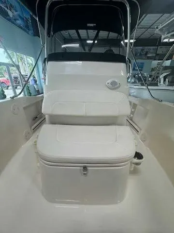 Slide: The Image of Grady-White Fisherman 180 2025 - 19