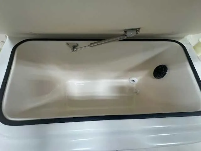 Slide: The Image of Grady-White Fisherman 180 2025 - 20