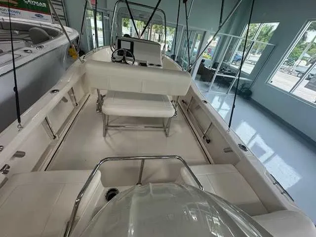 Slide: The Image of Grady-White Fisherman 180 2025 - 5