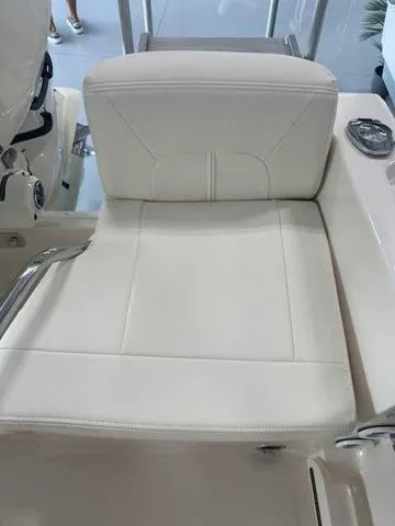 Slide: The Image of Grady-White Fisherman 180 2025 - 6