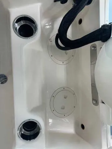 Slide: The Image of Grady-White Fisherman 180 2025 - 8