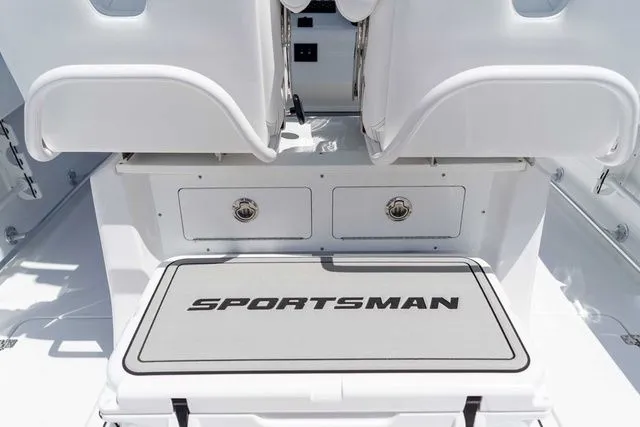Slide: The Image of Sportsman Heritage 261 Center Console 2026 - 20