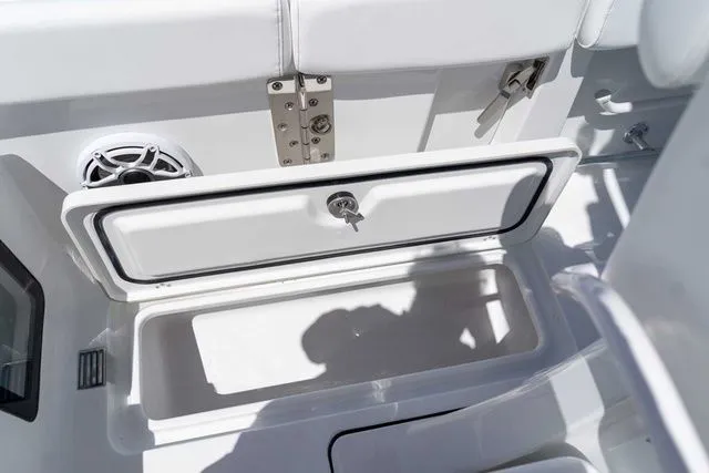 Slide: The Image of Sportsman Heritage 261 Center Console 2026 - 23
