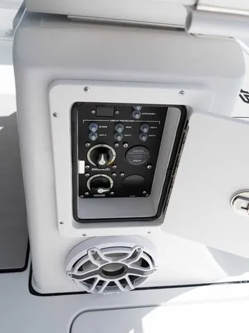 Slide: The Image of Sportsman Heritage 261 Center Console 2026 - 30