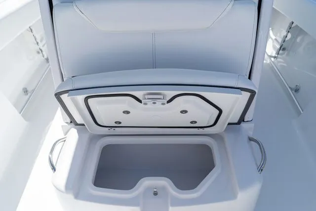 Slide: The Image of Sportsman Heritage 261 Center Console 2026 - 38