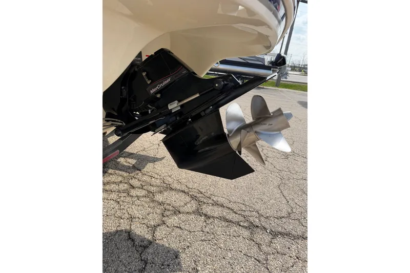 Slide: The Image of 2016 Stingray 215 LR boat with MerCruiser outdrive and stainless steel propeller. - 18