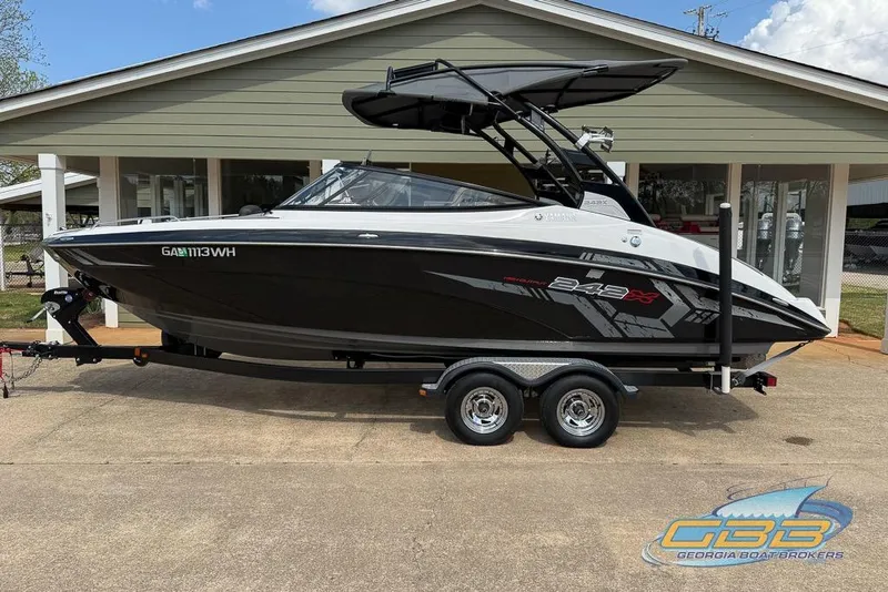 The Image of 2017 Yamaha Boats 242X E-Series on trailer, parked outside a building. - 0