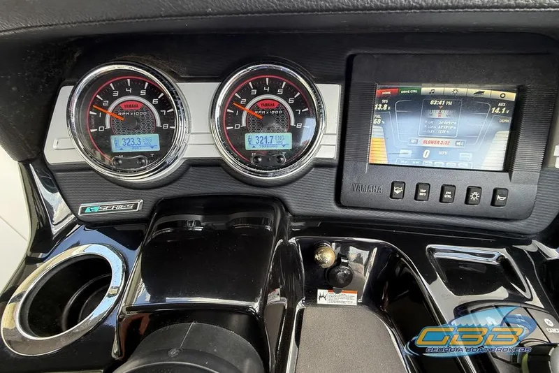 Slide: The Image of Dashboard of 2017 Yamaha Boats 242X E-Series with gauges and digital display. - 28