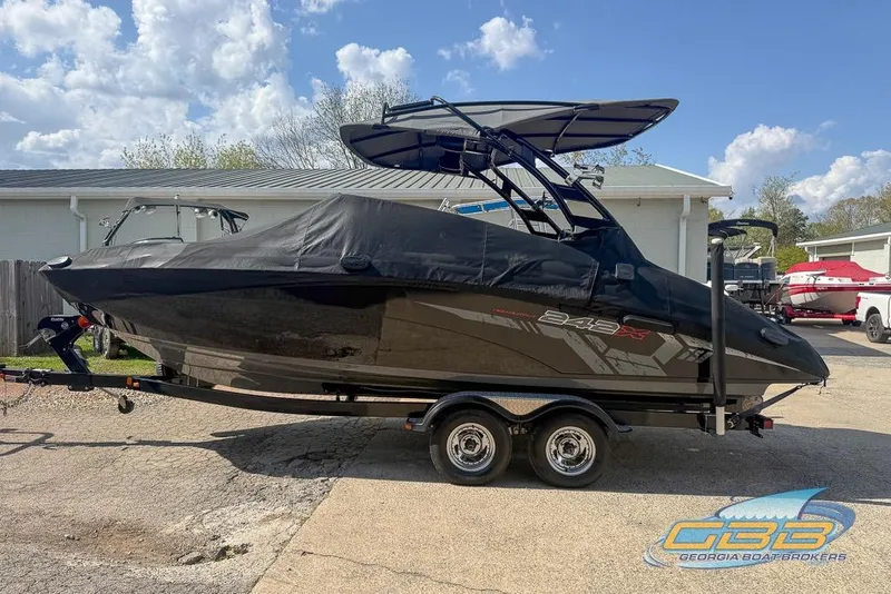 Slide: The Image of 2017 Yamaha Boats 242X E-Series covered on trailer, parked outdoors. - 33