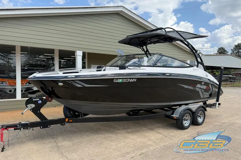 Slide: The Image of 2017 Yamaha Boats 242X E-Series on trailer at Georgia Boat Brokers dealership. - 5