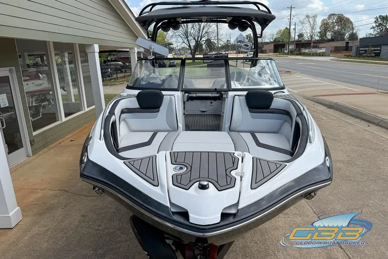 Slide: The Image of 2017 Yamaha Boats 242X E-Series, sleek design, parked outside dealership. - 6