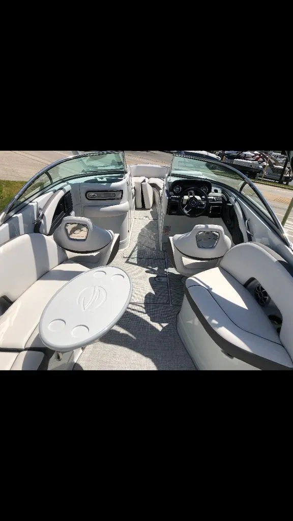 Slide: The Image of Crownline Boats 290 SS 2020 - 4